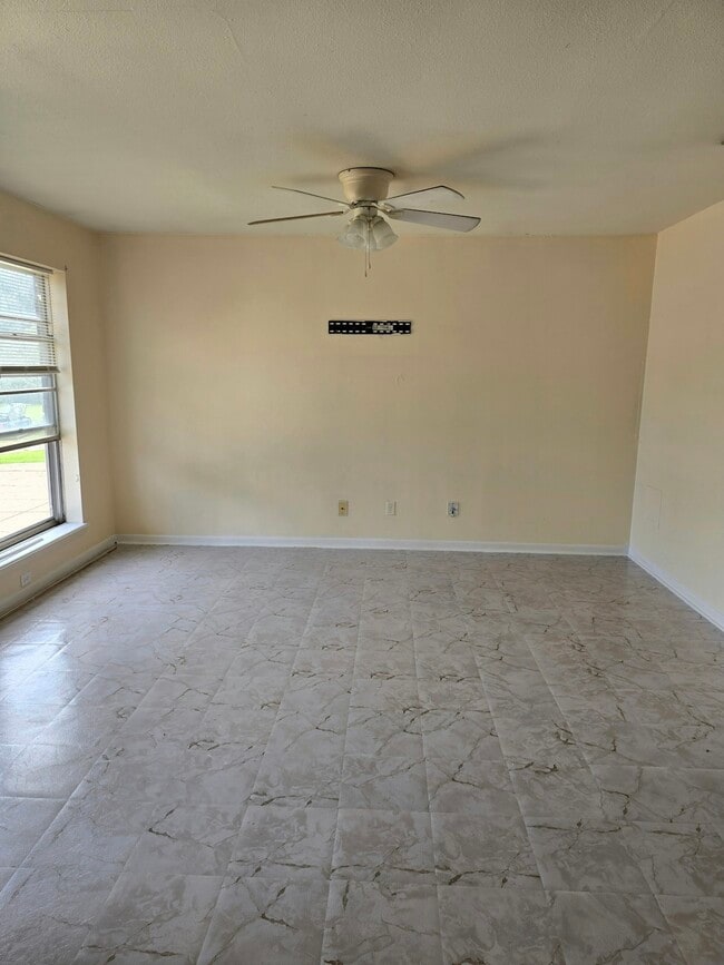 201 Regency Ave Unit C