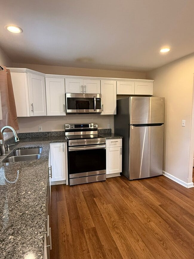 Photo - 3 Bedrooms, 1.5 Baths, Ranch in North Roan...