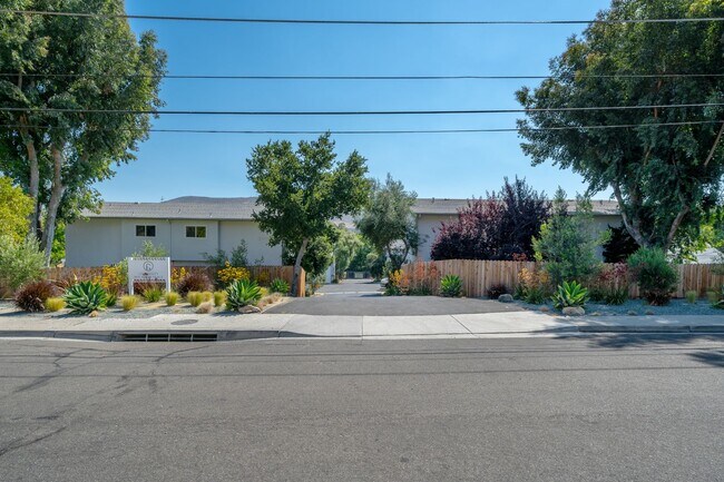 3260 Rockview Pl