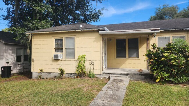 Photo - Beautifully restored 1/1 unit - Available ...