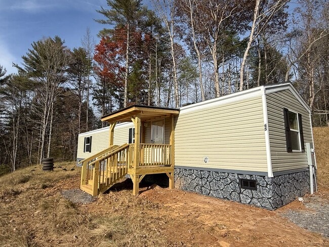 Building Photo - Energy-efficient mobile home for rent