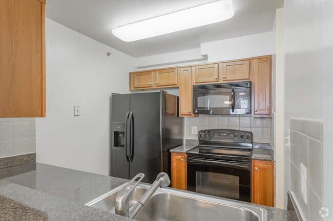 2BR, 2BA - 1066SF