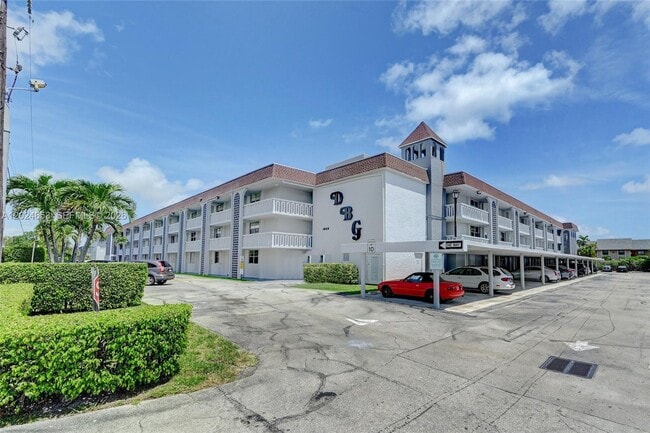Building Photo - 1040 SE 4th Ave Unit 128