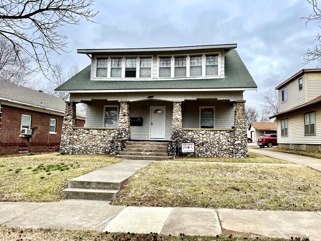 Building Photo - 110 W Lindburg St Unit 110 W Lindburg Apt 6