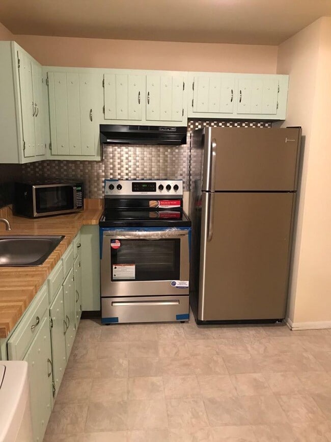 Building Photo - 30 Florence Tollgate Unit 30-7 Rental