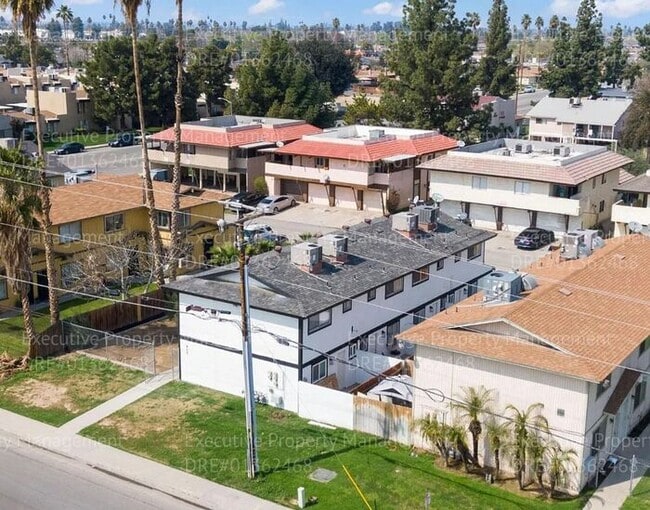 Photo - Townhouse. 2 bedrooms 1.5 bath call ASK AB...