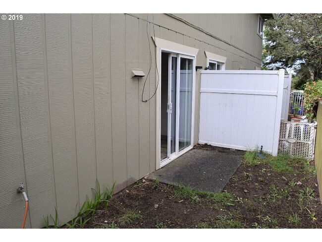 Photo - 931 Salmon Ave