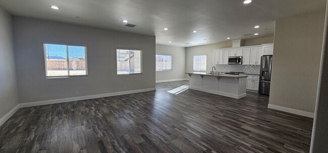 Photo - Beautiful Solar-Powered 4 Bedroom Home Bui...