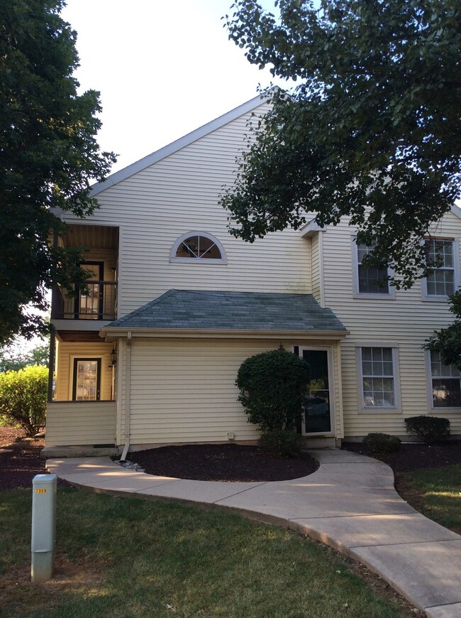 Building Photo - Charming, low maintenance 2 bedroom available now!