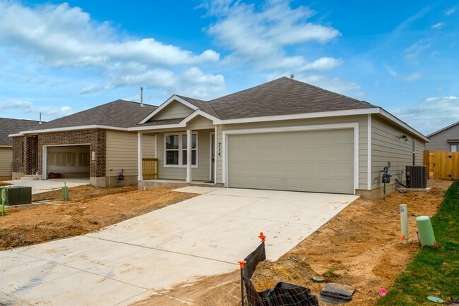 Photo - 714 Killdeer Trl House