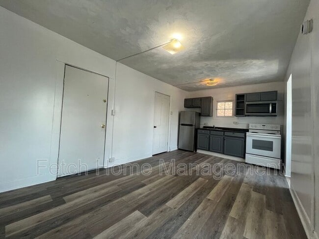 Photo - 641 S Queen St