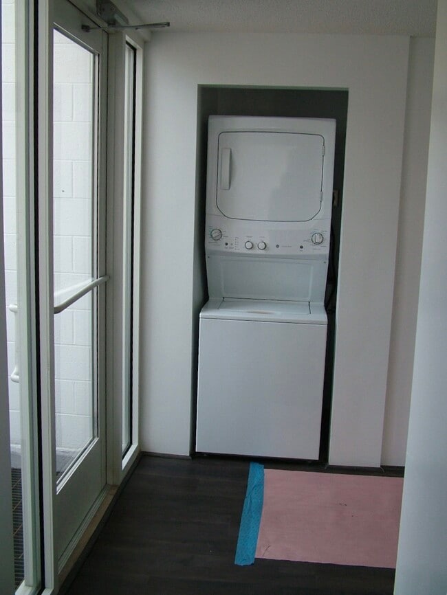 Building Photo - 61 Chestnut St Unit 3D