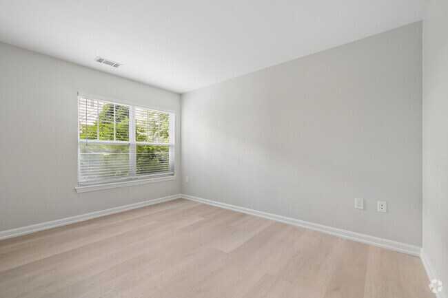 2BR, 2BA - 1,237SF - Primary Bedroom