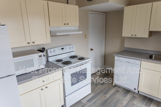 Building Photo - 16 Little Wedeene St Unit 1