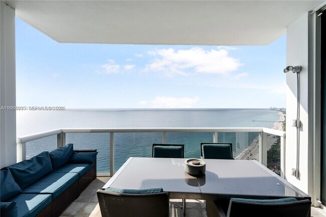 Photo - 18101 Collins Ave Unidad 5008