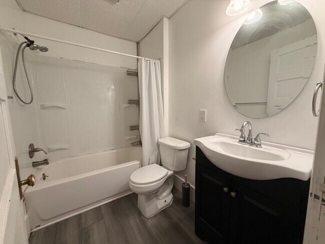 Photo - 211 5th St