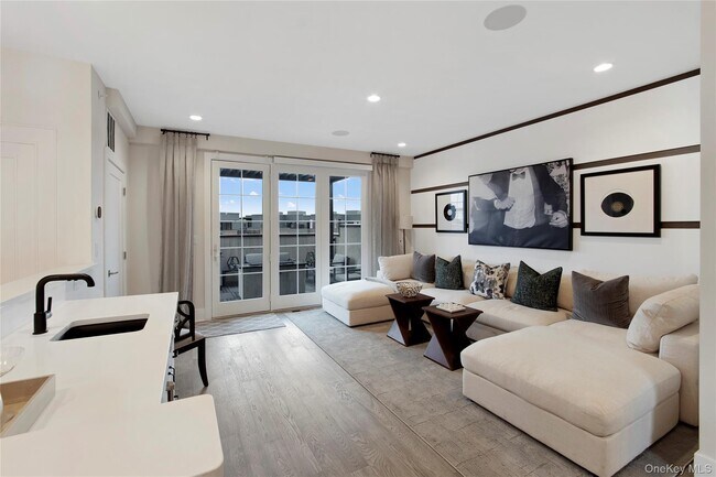Photo - 350 Horseman Blvd