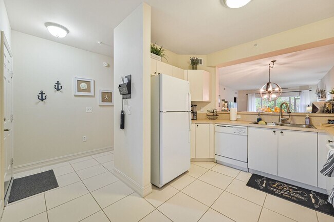 Photo - ** Immaculate Blue Heron Sanctuary Condo ~ Available ASAP ** Unit 103