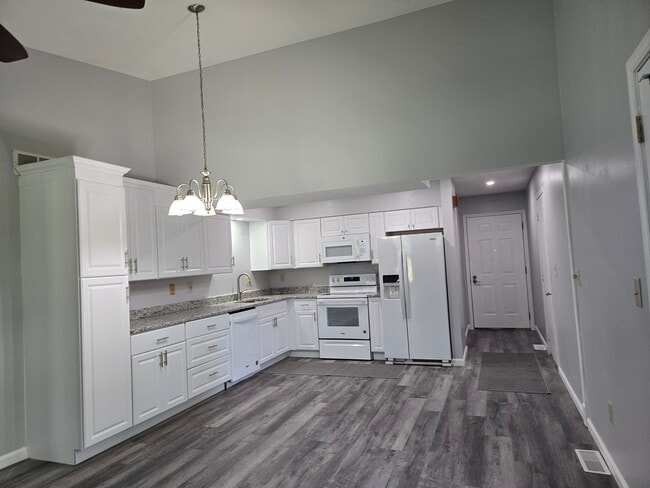 kitchen - 4932 Drayton Rd Rental