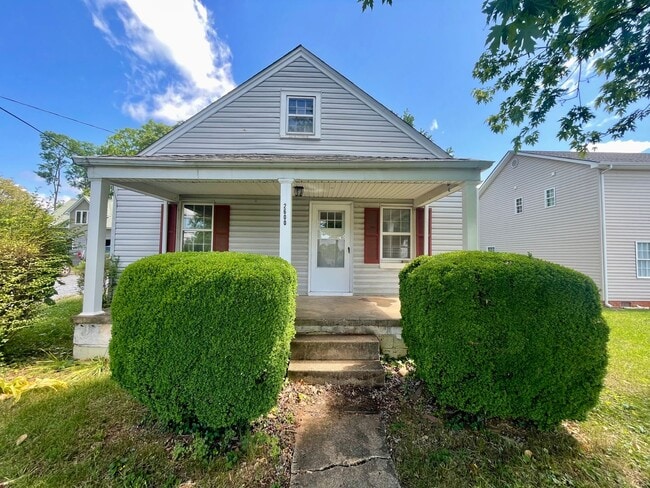 Building Photo - Cozy Bungalow Style Home