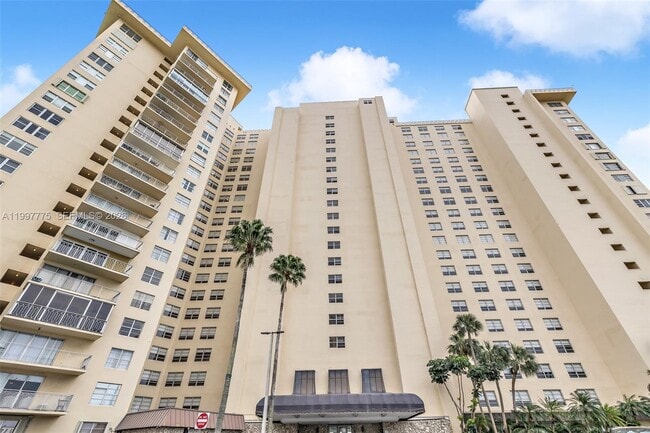 Building Photo - 11111 Biscayne Blvd Unit 116