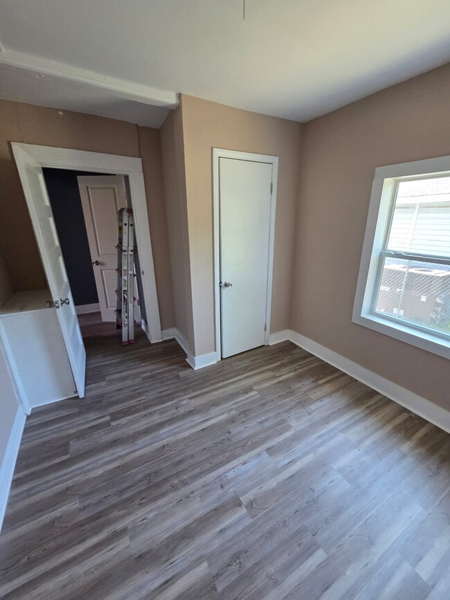 Photo - 545 Salley St