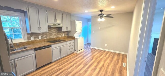 Photo - 125 Oakview Dr SE