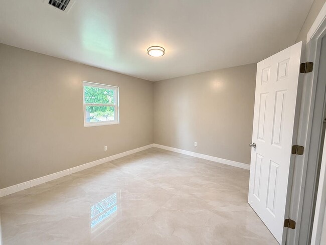 Photo - 1127 Avenue E