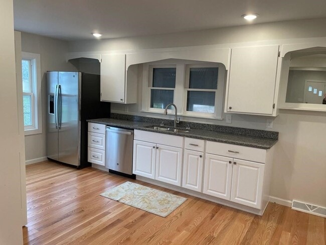 Photo - 176 Baker St