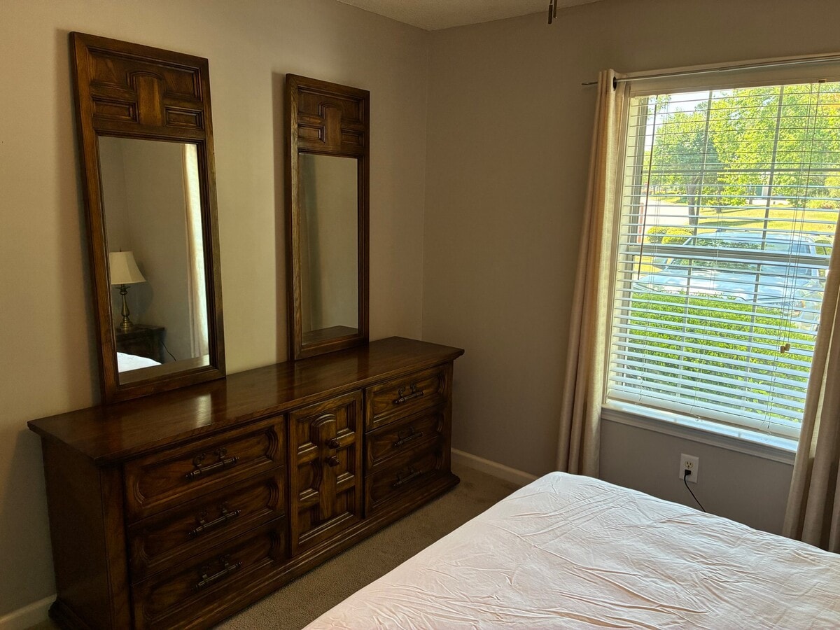 Photo - 2 Guilford Green Ct