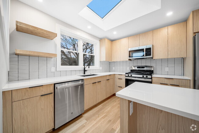 Building Photo - 9 Wenham St Unit 4 Rental