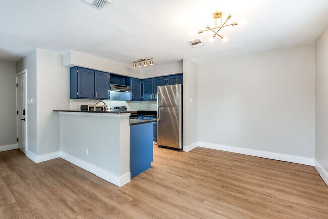 Photo - 3022 Forest Ln