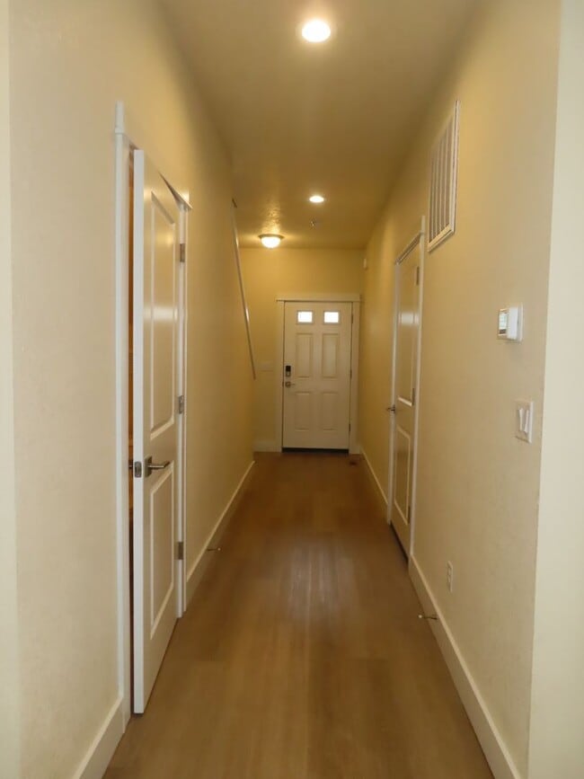 Photo - 2587Justine - FH Unit 2591