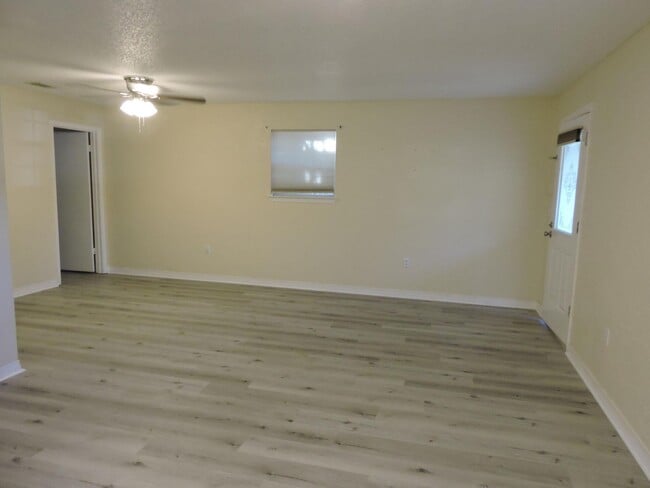 Photo - 604 Henderson St