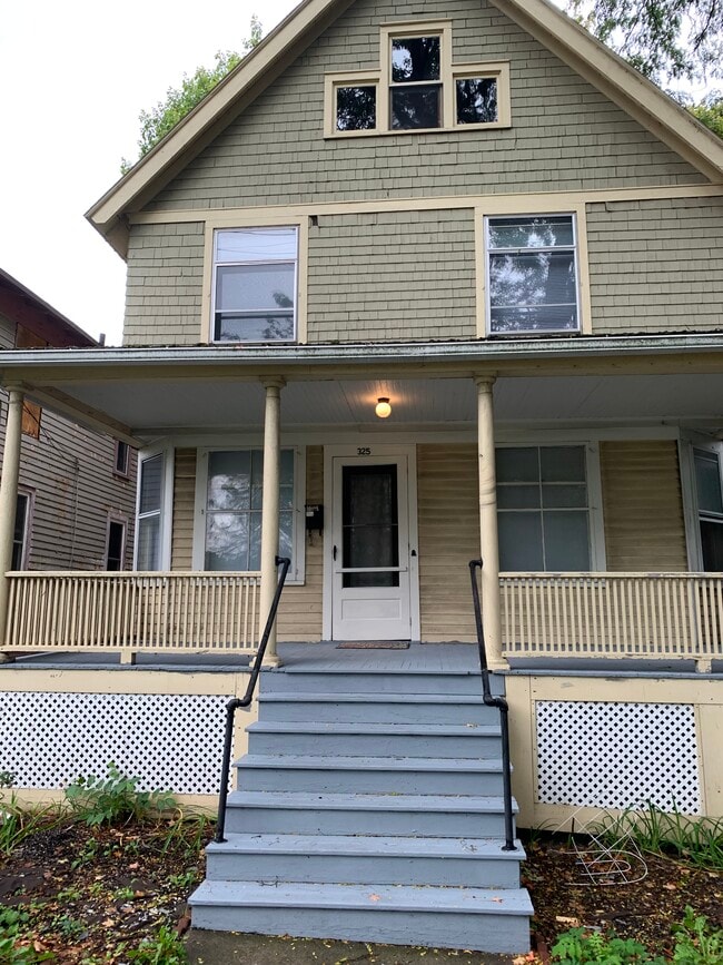 Building Photo - 325 N Albany St Rental