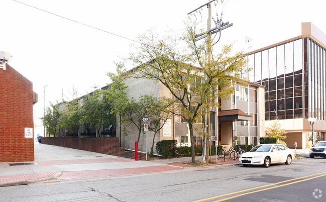 Building Photo - Washington Manor Rental