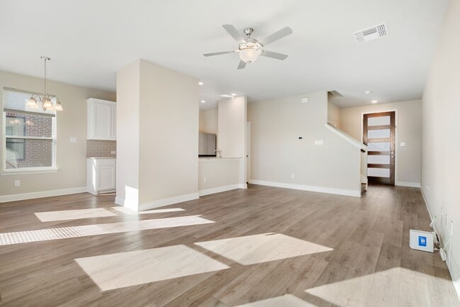 Photo - 2041 Layla Dr