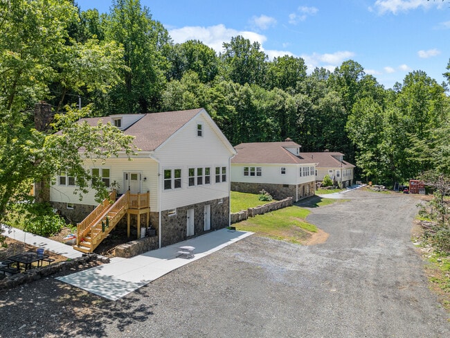 Building Photo - 75 Dreamland Park Dr Unit Front