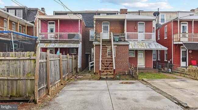 Photo - 1121 W Poplar St Unit 2