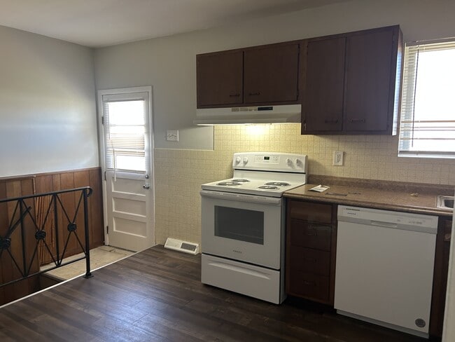 Photo - 1221 Scott Ave