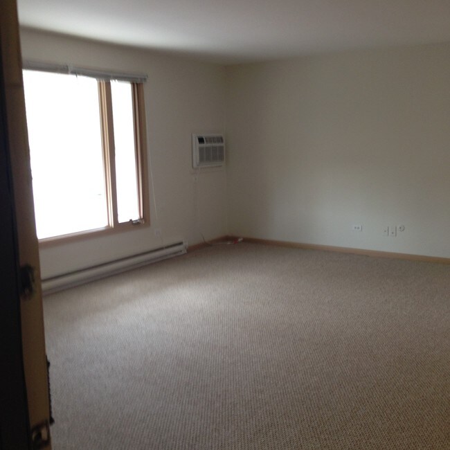 living room - 1604 Richmond Street