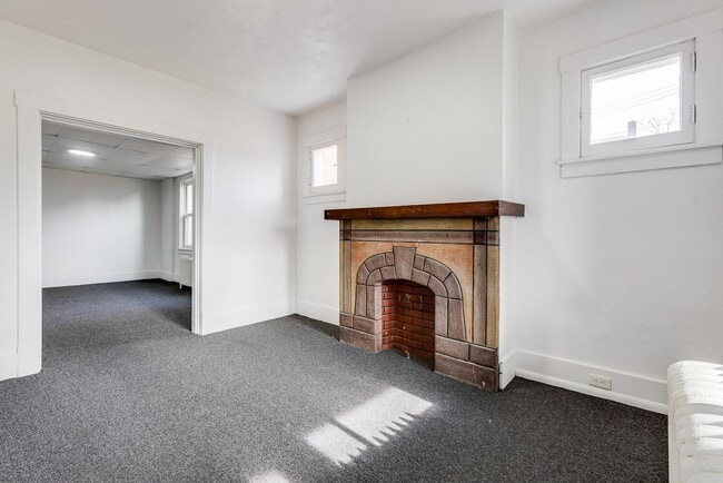 Photo - 2027 Eccles St