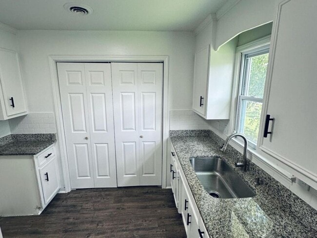 Photo - 317 Devonwood Ct