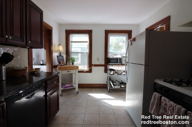 Building Photo - 209 Aspinwall Ave Unit 1