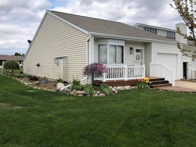 Building Photo - 1325 E Monroe St