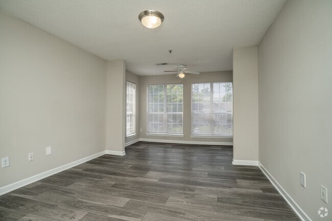 2BR, 2BA - 1,082SF - Living Room