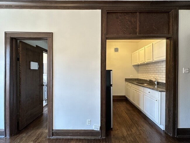 Photo - 1367 E 53rd St Unit 703