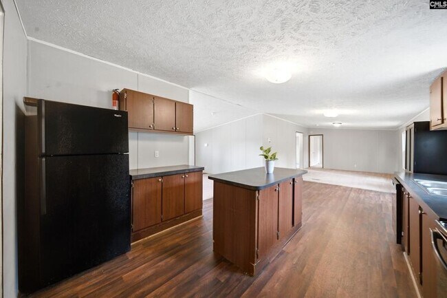 Photo - 233 Peeler Rd