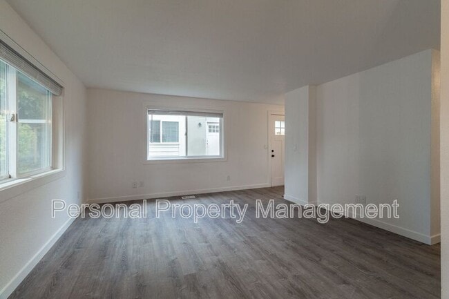 Photo - 4325 E 17th St