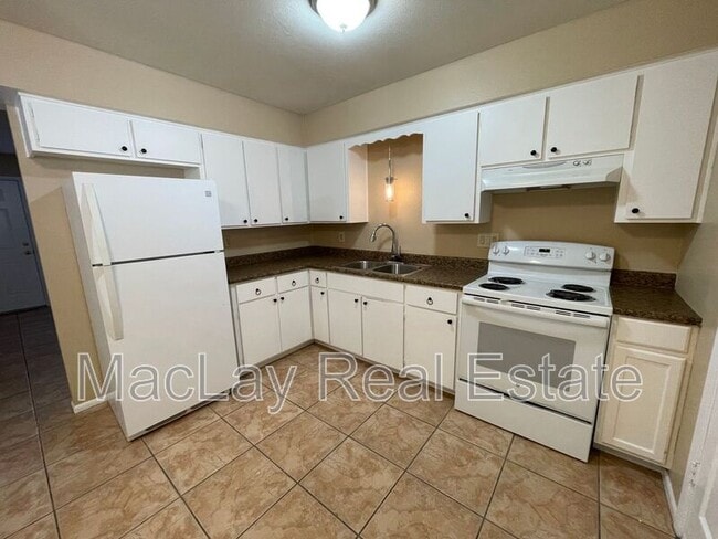 Building Photo - 841 E Fountain St